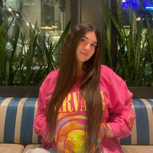 Meet your Posher, Caitlyn